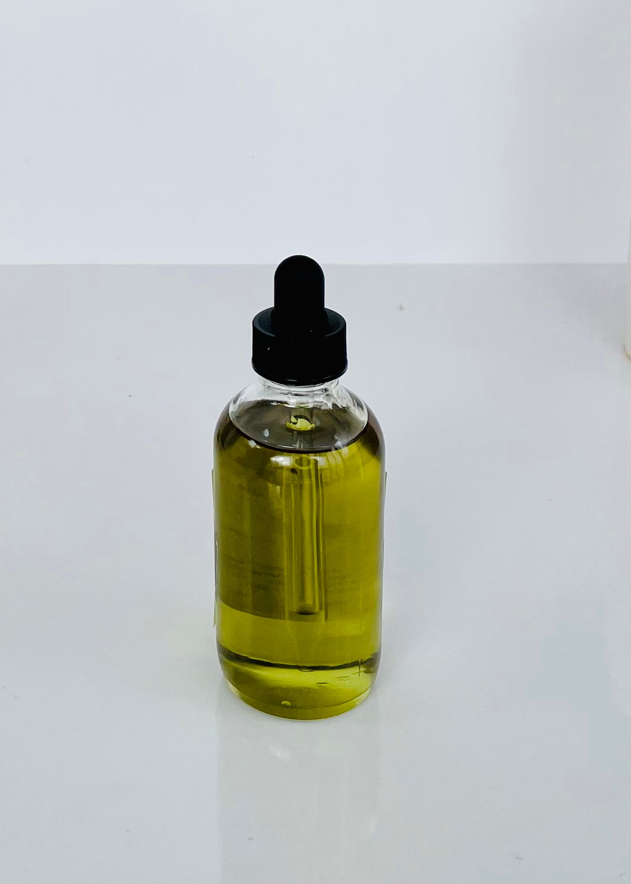 Ayurvedic Hair Nourishment Oil with natural and nourishing ingredients and rich color